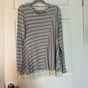 LOGO ❄️by Laurie Goldstein long sleeve casual tunic top.